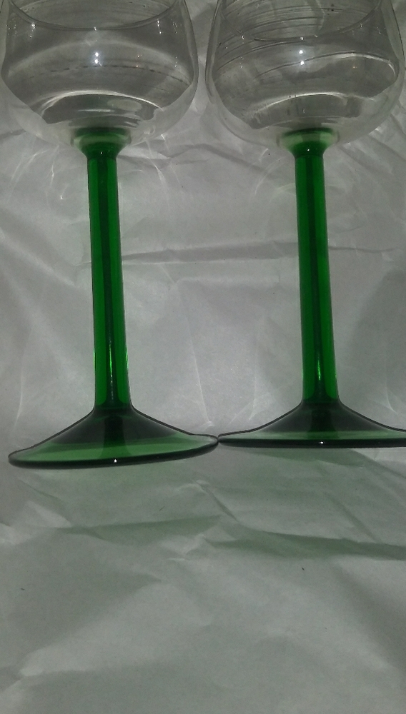 2 Wine glasses